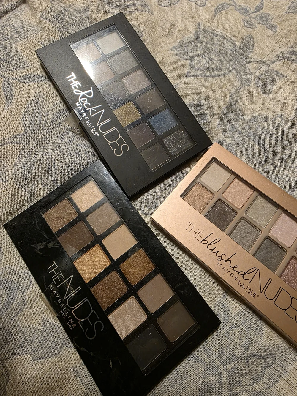 Maybelline Nudes Eyeshadow Trio – Neutral, Blush & Smoky Shades